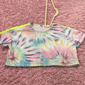 Super cute Lola and the boys cropped sweatshirt material T-shirt